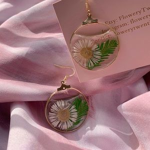 Hand made dry flower earring